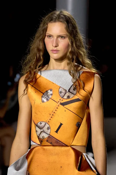 Look 19